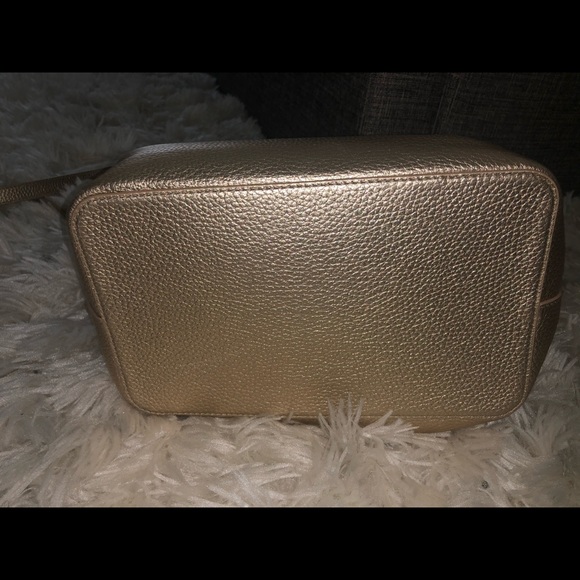 Tory Burch gold bucket bag - Picture 4 of 6